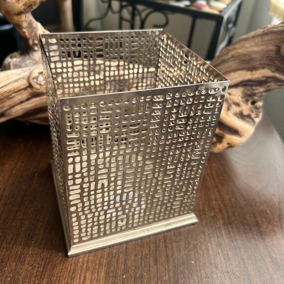 Bath and Body Works Silver 3 Wick Square Candle Holder - Picture 3 of 8